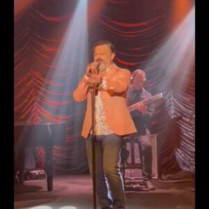 Serhat Kılıç Instagram - Dünden kalan...
Teşekkürler Tuluğ Tırpan🙏@sabritulugtirpanofficial
Ve üstatlar;
@volkanoktem 
@eylempelit 
@barisdogukan 
Ve @trtmuzik 
@asliumutvarlierpelit 
@giovanegentileofficial
@icontalentofficial
Ve tüm emeği geçenler...