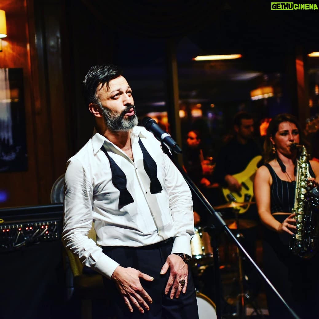 Serhat Kılıç - 7.7K Likes - TAM 3 SAAT 3 DAKIKA SONRA! GABBRO'DAYIZ! GABBRO MAÇKA
Her Cumartesi 22.30 da Gabbro dayız!! #cumartesi #gabbromaçka #swissotel #istanbul #gece #müzik #konser #eğlence #haftasonugecesi #serhatkılıç #rock #jazz #pop #vedahabirsürü #albumyapmıyoruz #sonralbümdensöylemekzorundakalırızdiyekorkuyoruz #cumartesibekliyoruz