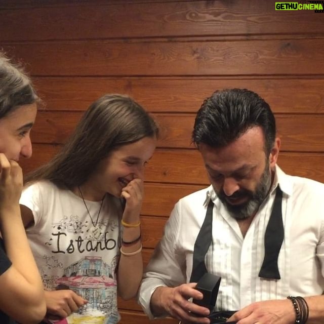 Serhat Kılıç - 9.8K Likes - Sude! İyi ki doğdun! Doğum günü videosunu bulamadım. Ama bulacağım!
Sizi Seviyorum Deliler!!
Teşekkürler🙏🏻 @sudenrkcbss @esratokalii