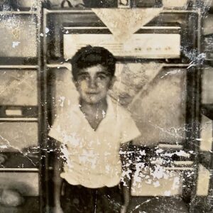 Serhat Midyat Instagram - Kırık dökük bir resim, çocukluğum gibi..