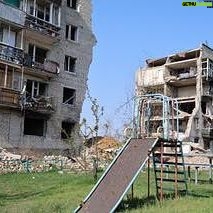 Serhiy Zhadan - 8K Likes - В Ізюмі квітнуть дерева. Перша ніжна зелень пробивається крізь руїни та покручі горілої російської техніки. Делікатний яблуневий квіт контрастує з яскравим кольором штучних пелюсток на невеличких меморіалах з фотопортретами загиблих. Одинадцята весна війни.