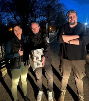 Serhiy Zhadan Instagram - Друзі з польського фонду Погонь Руска передали для нашої «Хартії» три коліматорні приціли. Дякуємо за підтримку!

💙 ПриватБанк: 4627 0551 1036 9054
💛 Patreon: www.patreon.com/serhiyzhadan
💙 PayPal: sirozhazhadan@gmail.com