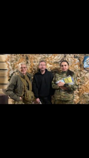 Serhiy Zhadan Instagram - Друзі, хотів сказати таку річ.

Наші колеги з фонду UA First Aid відкрили збір на 100 наборів для непрямого переливання крові у догоспітальних умовах.

Переливання крові на догоспітальному етапі може врятувати життя наших захисників. Детальніше про це розповідають мої подруги - бойові медикині Юля Куба і Тайра. 

Всі набори буде передано на стабілізаційні пункти, екіпажі медичної евакуації та бойовим медикам на потреби військових підрозділів.

🎯 Наша ціль: 150 000 грн
🔗Посилання на банку: 
https://send.monobank.ua/jar/AabfeA6Bw2
💳Номер картки банки: 
5375 4112 1604 4086

Про склад набору та його використання можна прочитати на сайті https://farma.kyiv.ua/ 

Віримо в нашу перемогу та донатимо на ЗСУ!