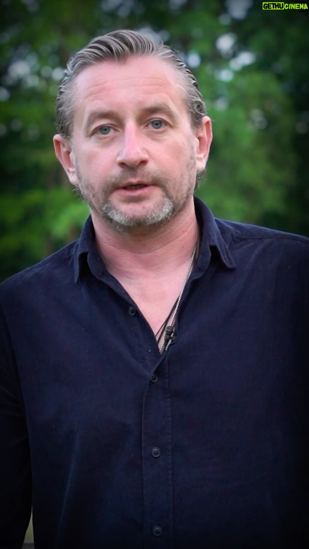 Serhiy Zhadan - 6.9K Likes - MarkoSoli × Боривітер × ДахаБраха × Сергій Жадан × Ковчег «Україна»
🍒🦅 Стартує продаж лімітованої лінійки срібних прикрас «Боривітер: птах з гілкою вишні». Весь прибуток з продажу ювелірних виробів спрямується на навчання українських військовослужбовців.
@markosoli_jewelry та Військова школа «Боривітер» натхненні піснею «Птаха» @serhiy_zhadan і @dakhabrakha створили благодійну колекцію ювелірних прикрас. До лінійки входять кольє на ланцюжку, кулон, брошка і сережки.
У сріблі символічно закарбована наша надія на якнайшвидше відновлення України – «нового життя», коли птах із гілкою вишні принесе довгоочікувану хорошу звістку.
Замовити прикраси можна на сайті @markosoli_jewelry
🎁 До перших 50 замовлень ми додамо листівки з автографами учасників гурту «ДахаБраха» або з підписом Сергія Жадана!
«Ми все ще повернемо з того, що втратили.
Головне, щоб птахи залишались крилатими!» 🕊️