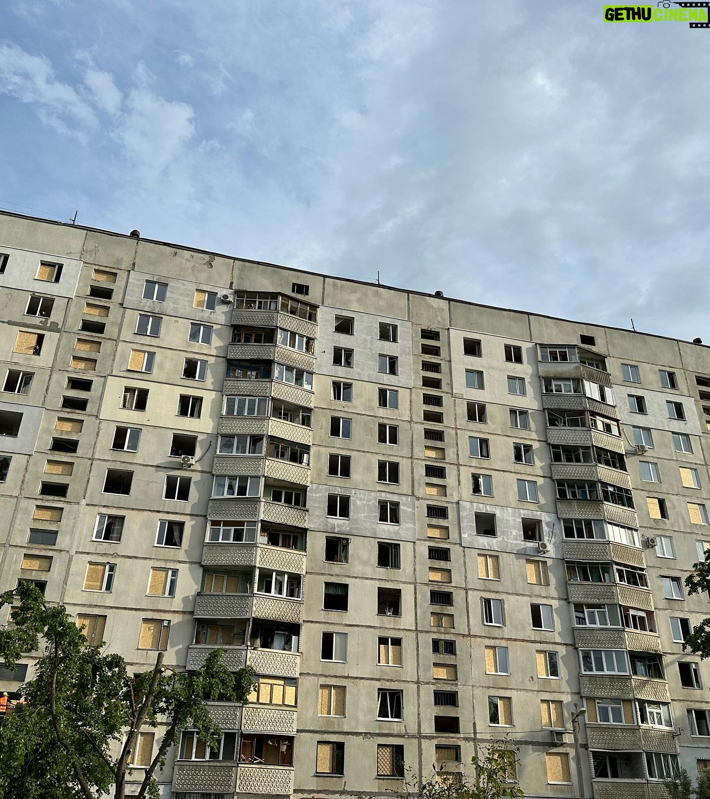 Serhiy Zhadan - 8.3K Likes - Харків щоденно обстрілюють. Б’ють по житловій забудові, гине мирне населення. Самі росіяни, вдаривши по черговій багатоповерхівці, радісно пишуть про враження військових об‘єктів. Харківський волонтерський фонд Добробат лагодить пошкоджені будинки, допомагає тим, хто дослівно залишився без вікон і дверей.
Останнім часом у добробатівців багато роботи і вони потребують нашої підтримки, аби забезпечити себе паливом, розхідними матеріалами, інструментами.
Буду вдячний усім за підтримку чи поширення інформації - люди справді роблять дуже важливу роботу.
Ось реквізити:
🔗Посилання на банку
https://send.monobank.ua/jar/8t4QFKrQpL
💳Номер картки банки
5375 4112 1763 3390