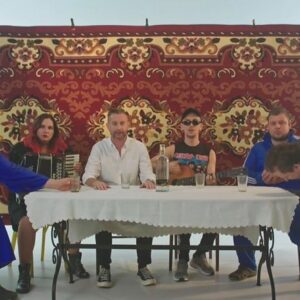 Serhiy Zhadan Instagram - Півстоліття вже здолав 
Померанцев Святослав.
Побажаємо ж сьогодні -
хай дотягне і до сотні.

Сьогодні 50 років дуже дорогій мені людині - Святославу Померанцеву: видавцеві, культуртрегеру, містифікатору, колекціонеру, винознавцю та життєлюбу (хотів написати «планокуру», але стримався). Слав, з роси і води, щастя тобі, любові та удачі. І побільше нових книжок нам усім! Побачимось у Харкові.

На фото: іменинник (крайній ліворуч) на зйомках кліпу «Водка Хортиця, вафлі Артек».