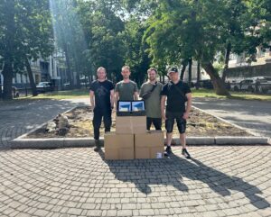 Serhiy Zhadan Instagram - Друзі, а пам’ятаєте, взимку ми разом із тактичною групою «Адам» робили збір на засоби реб і рер. Збір ми закрили, все необхідне «адамівці» купили і роздали підрозділами. Ось і нашій «Хартії» певний час тому теж передали 20 штук засобів радіоелектронної розвідки та аналізатори спектру TinySA Ultra, за що їм сердечна подяка від усіх хартійців) 

Працюємо далі.

💙 ПриватБанк: 4627 0551 1036 9054
💛 Patreon: www.patreon.com/serhiyzhadan
💙 PayPal: sirozhazhadan@gmail.com