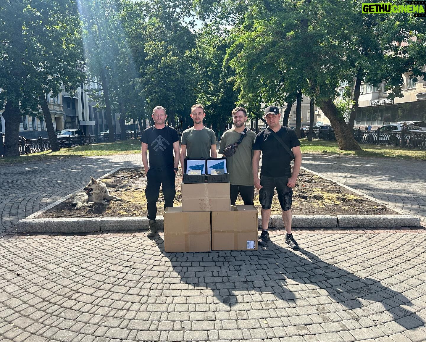 Serhiy Zhadan - 22.7K Likes - ŠŃŃŠ·Ń, а памāŃŃŠ°ŃŃŠµ, Š²Š·ŠøŠ¼ŠŗŃ Š¼Šø ŃŠ°Š·Š¾Š¼ ŃŠ· ŃŠ°ŠŗŃŠøŃŠ½Š¾Ń гŃŃŠæŠ¾Ń Ā«ŠŠ“ам» ŃŠ¾Š±ŠøŠ»Šø збŃŃ Š½Š° Š·Š°ŃŠ¾Š±Šø ŃŠµŠ± Ń ŃŠµŃ. ŠŠ±ŃŃ Š¼Šø Š·Š°ŠŗŃŠøŠ»Šø, Š²ŃŠµ необŃ
ŃŠ“не Ā«Š°Š“Š°Š¼ŃŠ²ŃŃĀ» ŠŗŃŠæŠøŠ»Šø Ń ŃŠ¾Š·Š“али ŠæŃŠ“ŃŠ¾Š·Š“ŃŠ»Š°Š¼Šø. ŠŃŃ Ń Š½Š°ŃŃŠ¹ «ЄаŃŃŃŃĀ» певний ŃŠ°Ń ŃŠ¾Š¼Ń ŃŠµŠ¶ ŠæŠµŃŠµŠ“али 20 ŃŃŃŠŗ Š·Š°ŃŠ¾Š±Ńв ŃŠ°Š“ŃŠ¾ŠµŠ»ŠµŠŗŃŃŠ¾Š½Š½Š¾Ń ŃŠ¾Š·Š²ŃГки ŃŠ° Š°Š½Š°Š»ŃŠ·Š°ŃŠ¾ŃŠø ŃŠæŠµŠŗŃŃŃ TinySA Ultra, за ŃŠ¾ ŃŠ¼ ŃŠµŃŠ“ŠµŃŠ½Š° ŠæŠ¾Š“ŃŠŗŠ° Š²ŃŠ“ ŃŃŃŃ
Ń
аŃŃŃŠ¹ŃŃŠ²)
ŠŃаŃŃŃŠ¼Š¾ ГалŃ.
š ŠŃŠøŠ²Š°ŃŠŠ°Š½Šŗ: 4627 0551 1036 9054
š Patreon: www.patreon.com/serhiyzhadan
š PayPal: sirozhazhadan@gmail.com