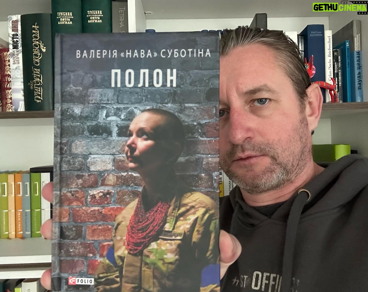 Serhiy Zhadan - 5.2K Likes - Дуже пронизлива, і якась, по-живому відверта, книжка Валерії «Нави» Суботіної «Полон». Болюча і гранично точна в деталях та емоціях. Про перебування в полоні. Про любов до своїх і ненависть до чужих. Холодний і тверезий, зважаючи на обставини, погляд на нутрощі «русского мира». Ну і, звісно, нагадування про тих, хто далі лишається в полоні і про кого жодною мірою не можна забувати. Почитайте – це важко, але чесно.