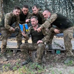 Serhiy Zhadan Instagram - Доброго вечора.
А ви що читаєте?