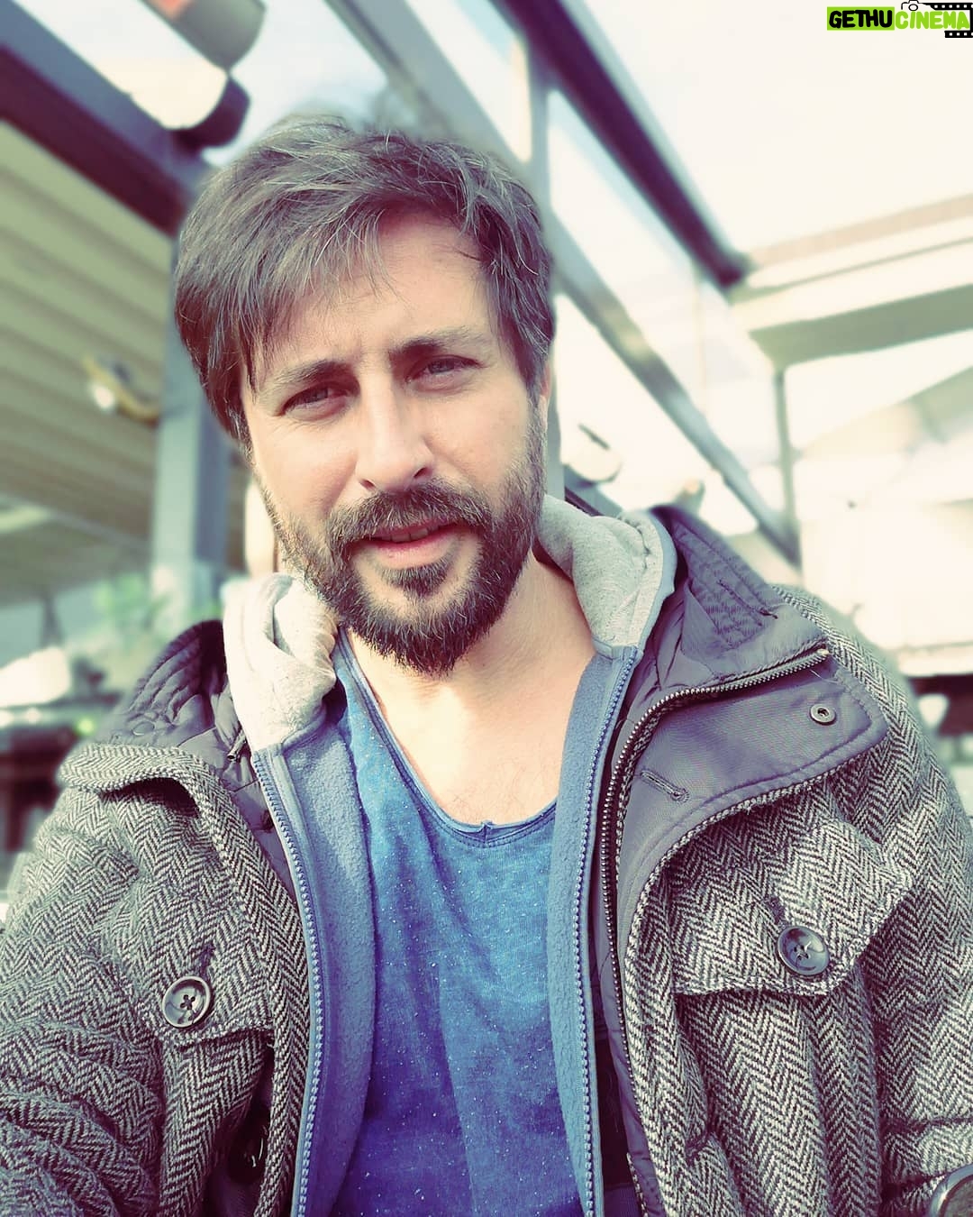 Serkan Kuru - 2.8K Likes - Nasil guzel mi persembeler? 😎😁 #serkankuru #istanbul #dizi #sinema #actor #türkiye #oyuncu #motivation #fitman #outdoor #aktör #persembe