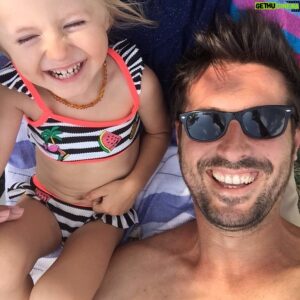 Serkan Kuru Instagram - Dunya kizlar gunun kutlu olsun melegim benim, hayat karsina hep guzellikler cikarsin.. #tbt #cocuklarhepgulsun #dünyakızçocuklarıgünü 😎👊