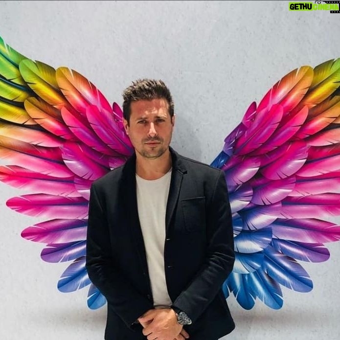 Serkan Kuru - 3.1K Likes - Kanatli bi fotomuz olmasinmi?! 😎🤪 #guzellikbakımfuarı #beautyandcare @atayolumedikal @matayolu 👊 (simetri hastalarinin gözü yaşlı 🤪🤪)