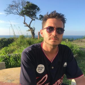 Serkan Şenalp Instagram - Bir sene önce Venezuela’ya gitmiştik güzel bir şeyler yapmak için, ne kadar güzel bir yerdi anlatamam belki ama ufak ufak gösterebilrim yalnız nasıl mahvolması için birilerinin çaba harcamış olduğunu görünce içimiz kahrolmuştu.Görüpte çekipte paylaşmadıklarımı ufaktan buraya atıyım artık. Buna şey yazabiliriz Venezuela iyidir hoştir ama benana vol 1 🫶🎈 #venezuela