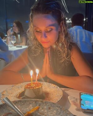Sertan Erkaçan Instagram - “öyle bir üfle ki tüm dileklerin gerçek olsun” diyeceğim ama ilerlediğinde en büyük dileğinin gerçek olduğunu görüyorum 🙏 Çok yakıştınız birbirinize, iyi ki varsın, iyi ki doğdun, yol arkadaşım, canım, sefgülülerim 😂
Nice güzel güldüğün yaşların, yaşlarınız, yaşlarımız olsun ❤️ sizi seviyorum…
Haaanım 😍