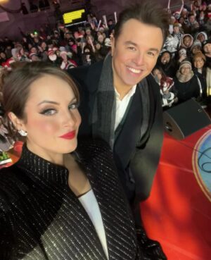 Seth MacFarlane Instagram - More Rockefeller Center with @lizgillz! “We Wish You The Merriest” album available now—and hey, you can also order the record in green!🎄