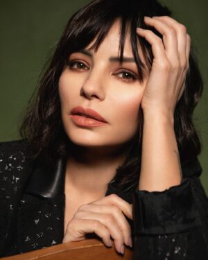 Sevinç Kumaş Instagram - 😎🙋🏻‍♀️🌼🧿

Photographer  @egriboz
Styling @busraissik 
Retoucher  @esinugur_
MakeUp & Hair @esinugur_