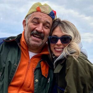 Şevket Çoruh Instagram - Saklı düşlerin en derin ifadesi tanrının bana en zarif hediyesi @ozge.coruh 6 ✌️