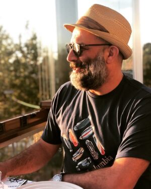 Şevket Çoruh Instagram - Kalemi kadar gözüde güzel kardeşim  @ozanyurdakul