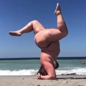 Sevtap Parman Instagram - Bu gün telefonda bir ahpabım,her şeyin aşısını buluyorlar,zayıflatıcı bir aşı bulsalarda,yaptırıp zayıflasa şişkolar dedi🤣 Bende belki çoktan bulunmuştur Ama diyetisyenler,mide küçültme ameliyatı ve bunun gibi konularda uzmanlar işsiz kalmasın diye piyasaya hiç bir zaman sürülemez dedim.🤣🤣🤣🤣🤣 #obezite