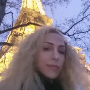 Seyhan Arman Instagram - Al sana Eiffel 🗼
Parise geldim Eiffel'i görmedim demeyiz 🤦🏼‍♀️ 
#paris #Eiffel #paristour #turistseyhan #Avrupa #Fransa #seyhanarman #turist