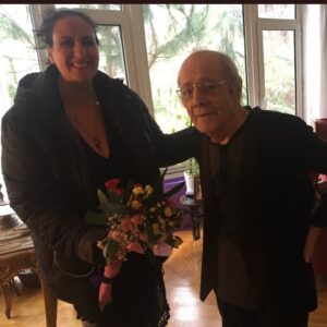 Şeyla Halis Instagram - Canım hocam.... Türk Tiyatrosu büyük bir değerini yitirdi. @z.sunakeskin ablam acını paylaşıyoruz. Hepimizin başı sağolsun. #erolkeskin