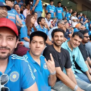 Shaad Randhawa Instagram - Witnessed a great game of cricket🏏 What an experience!! Watched the legends , saw the records tumble but the Wankhade stadium crowd  is possibly the best to watch a game of cricket! If u have experienced it, u know what I am talking about ! Over to you Ahemdabad ,One last push , cmon 💪 #teamindia🇮🇳 #semifinal #wankhadestadium
P.S. Happy birthday @adityaroykapur !!!