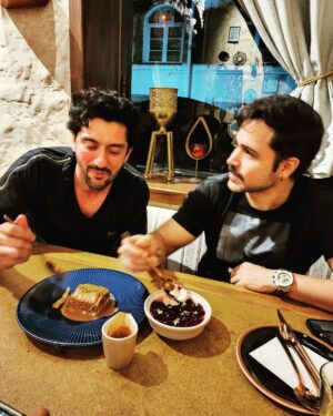 Shaad Randhawa Instagram - Great food & conversations with @therealemraan at @bayroutedining .. The new Greek menu introduced at Bayroute Cuffe Parade is simply outstanding ! Chef s @ajthakur1 @sandeep_rane you'll have outdone yourselves... 💙