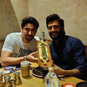Shaad Randhawa Instagram - Something's cooking ??? Can you "imagine" .. Aapko shikayat ka mauka nahi denge ..