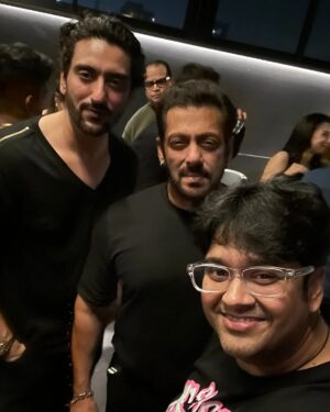Shaad Randhawa Instagram - Happy Birthday Bhaijaan❤️@beingsalmankhan .. We all love you ! Thank you @arpitakhansharma & @aaysharma for being such gracious hosts 🤗❤️