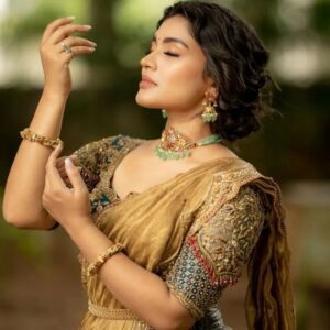 Shabana Shahjahan Instagram - 🦋✨
Makeup & hair @vijiknr
Jewellery @bronzerbridaljewellery
Lens & lashes @bronzerlashes
Costume @nirali_design_house
Camera @camerasenthil
Location @avmgardens