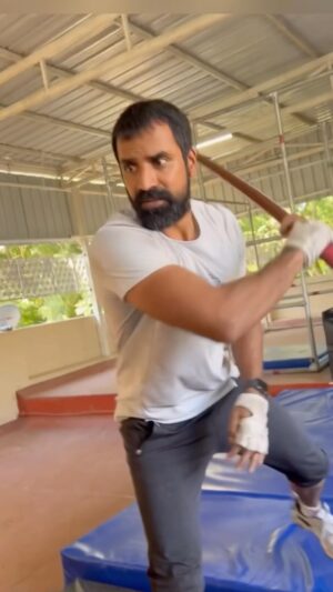 Shabeer Kallarakkal Instagram - #grind #process Connecting movements 🐒🐒🐒
@parkourpaiyan @parkourpod @chennaiparkour_official

#actor #entertainer #hospitalclown #Athlete #training #outdoor #parkour #instagram #ifitnessjourney