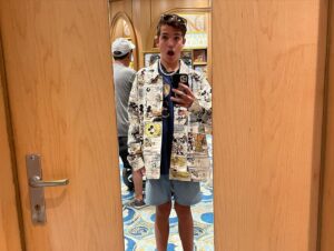 Shae Bennett Instagram - just some good memories on the cruise! @nevergrowupvacations_ @nevergrowupvaca #animatorspalate #fun #cruise #disneycruise #disney