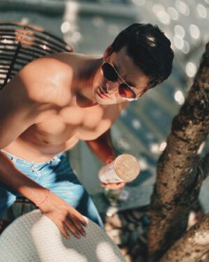 Shagun Pandey Instagram - 🦥🌴