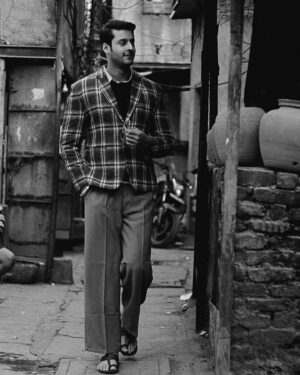 Shagun Pandey Instagram - Sehar mein nayee Barrister Babu aayein hain 🤎✨