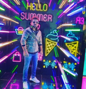 Shahid Mallya Instagram - Summer means happy times and good sunshine.

#delhi #awards #delhifood #summer #shahidmallya