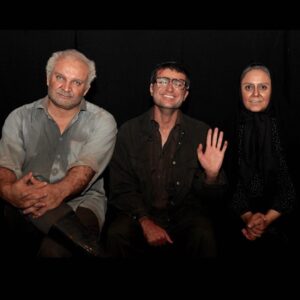 Shahram Haghighatdoust Instagram - سعادت لرزان ... با مهدي سلطاني و پونه عبدالكريم زاده عزيز
نيگاه به اين قيافه و گريمشون نكنيد جفتشون دكترن ؛-)
عكس ليلي صديق
@liliseddigh