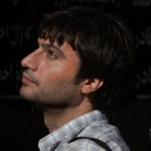 Shahram Haghighatdoust Instagram - يه روزايي يه وقتايي مثه الانا كه بيكاري و فكر ميكني همه خوابن بد نيست يه نگاهي با بالا بندازي و ببيني تو همين نزديكيا چيزي منتظرت هست يا نه كه اگه نيست انقد بي خودي به در و ديوار نكوبي و خوابِ بقيه رو هم بهم نريزي. شب همگي خوش.