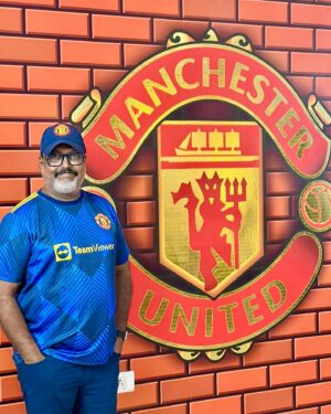Shaiju Damodaran Instagram - When you win ; nothing hurts 😍⚽️ #manchesterunited #facup #winners #13th #reddevils #class #win #legacy