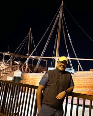 Shaiju Damodaran Instagram - പ്രതീക്ഷകളുടെ പത്തേമാരി ⛴️…. ഷാർജ അൽ മുജറാ കോർണിഷിലെ ഈ കൂറ്റൻ പത്തേമാരി ഓരോ പ്രവാസ ജീവിതത്തിന്റെയും പ്രതീകമാണ്. എന്നെങ്കിലും ഒരിക്കൽ ഇതുപോലെ സ്വപ്നങ്ങളുടെ തീരമണയുമെന്ന പ്രതീക്ഷയിൽ ചുമതലകളുടെ കേവുഭാരം പേറുന്ന തീരാ യാത്രകൾ. Wishing a happy and successful weekend to each one of you 🙏
