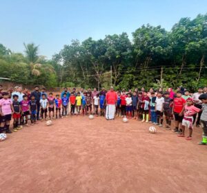 Shaiju Damodaran Instagram - പാലക്കാട് ജില്ലയിലെ കരിമ്പുഴ കുലിക്കിലിയാട് സരസ്വതി വിലാസം എയുപി എസിലെ ഫുട്ബോൾ പരിശീലനക്യാമ്പിൻറെ ഉദ്ഘാടന ചടങ്ങിൽ നിന്ന്. ⚽️😍 #letsfootball