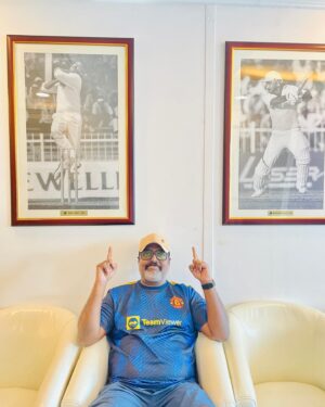 Shaiju Damodaran Instagram - ഓർമ്മകൾ കരൾ തലോടും പോലെ 🏏 38 വർഷം മുമ്പൊരു ഏപ്രിൽ വേനൽ. ചേതൻ ശർമ്മയുടെ അവസാന പന്തിൽ ജാവേദ് മിയാൻദാദിന്റെ സിക്സർ. ഇന്ത്യൻ ക്രിക്കറ്റിന്റെ ഓർമത്താളുകളിൽ നിന്ന് ഒരിക്കലും മായാത്ത കണ്ണീർ ഫൈനൽ . ശേഷം എത്രയെത്ര ലാസ്റ്റ് ബോളുകൾ. ദൂരെ ആ കാണുന്ന ബോർഡിൽ ഉണ്ട് ഷാർജ ക്രിക്കറ്റിന്റെ സുവർണ ചരിത്രത്തിന്റെ കണക്ക്. 247 ഏകദിന അന്താരാഷ്ട്ര മത്സരങ്ങൾക്കു വേദിയായ ഷാർജ ക്രിക്കറ്റ് സ്റ്റേഡിയത്തിലേക്കിതാ വീണ്ടും. ILT20 രണ്ടാം സീസൺ.അന്നത്തെ ക്രിക്കറ്റ് അല്ല ഇന്നത്തെ ക്രിക്കറ്റ് . എന്നാലും ഷാർജ പഴയ ഷാർജ തന്നെ🔥