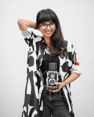 Shakthisree Gopalan Instagram - Post more on instagram they said…
📷 : Thanks to @_irshad_pklr_ for making a poser out of me! ♥️ felt cute def not deleting later… 🙃
P.S. thanks @shameemfahath for the cool cam 😛
