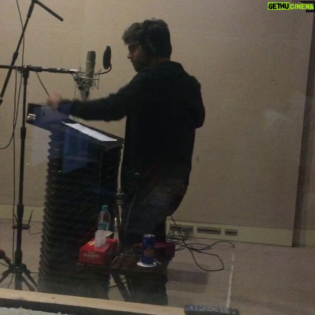Shakun Batra - 1.9K Likes - The fun-side of @fawadkhan81 or how he kills time in between takes. #LateNightDub #chull #postmadness #kapoorandsons