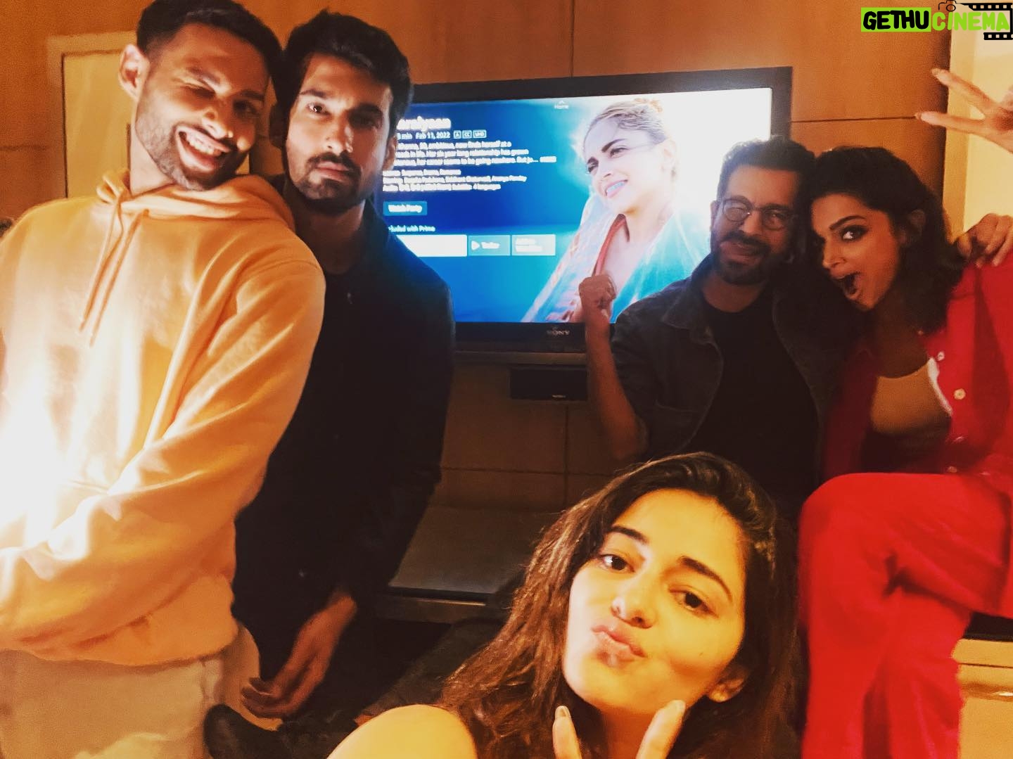 Shakun Batra - 6.1K Likes - From our homes or your. It’s LIVE! @karanjohar @apoorva1972
@deepikapadukone @siddhantchaturvedi @ananyapanday @dhairyakarwa @@primevideoin @dharmamovies @Viacom18Studios @Jouska.films @sonymusicindia