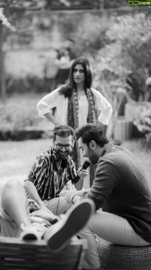 Shakun Batra Instagram - The people who woke up before Sid…

#behindthescenes #wakeupsid #homecoming #ranbirkapoor #konkonasensharma #namitdas #movie 
.
.
.
.
.
Bts by @unneesbeesfilms