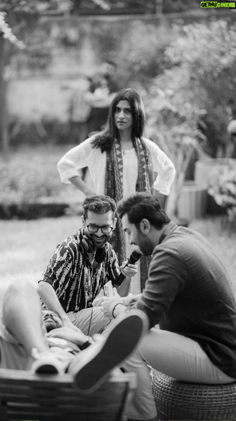 Shakun Batra - 2.8K Likes - The people who woke up before Sid…
#behindthescenes #wakeupsid #homecoming #ranbirkapoor #konkonasensharma #namitdas #movie
.
.
.
.
.
Bts by @unneesbeesfilms