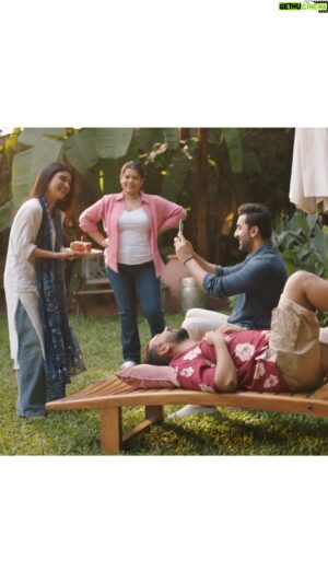 Shakun Batra Instagram - Join the gang 15 years later for an unforgettable evening of nostalgia with Sid, Ayesha, Rishi, and Lakshmi. 🌴🌊 
#wakeupsid #goalife 

Brand: @oppoindia
Creative Agency: @lifeatfamous

Production House:  @jouska.films
Director: @shakunbatra
Executive Producer: @shakunbatra &  @simranbakshi02
DOP: @shivendukudalkar 
Production Designer (@agape_pd): @vivekarachelbanja 

Artist: #Ranbirkapoor @konkona @namitdas @shikhatalsania

1st AC: Vishnu Hari 
1st AD: Jacob Mathew 
Associate producer: @zerab30
Associate producer: @_ankitnayar
Line Producer: @manishsharmma & @nitz_drivetime
DA: @karankrkapoor
DA: @sameeha.sabnis
2nd AD:  @hotchocolateandcroissant
2nd AD: @shubhamvijayy
Production manager: @kishorpawar8011 & Ajay Bhatia 
Production Assistant: @im_tejust

Costume Designer: @mehmz
Asst costume designers: Shubhani Shetty, Shareen

Makeup: @makeupby_mahimawachher
Hair: @ayeshadevitre

Casting Director (Secondary cast): Vibhu Gupta & Abhishek Agarwal

Associate Production Designer: nehapednekar
Art director: Ashok Biswas
Set Dresser: Ankita Parihar 
Graphic Designer/Sourcing: Isha Jain⁠
Set Dresser: Mayur Sondagar & Mani Arjun Chaturvedi

Camera 2nd unit: @manishusapkar

BTS: @unneesbeesfilms 

Post Producer: @nitin_gupta_88
Offline editor: @niteshbhatia.25
Online Artist: Sumanth David
Grade studio: @nubestudio.in
Grade-Artist:  Navin Shetty
Original song: Wake up Sid 
Original composers: @shankarehsaanloy
Additional Music composed by: @sukhamritsachin
Guitars: @chandreshkudwa
Sound Engineer: @nevillethedeville
Sound studio: @tonicthesoundfactory 
Online Artist: Hardik Joshi
Post Supervisor: Dhrupad Tudiya
Grade studio: @officialprimefocus

Spot: Riyaz, Irshad & team 

RANBIR’S ENTOURAGE 
Manager: @nandita_sachdev
Costume: @usaamahsiddique
Makeup: @naik8844
Hair: @ajaykaloya.hair 

KONKONA’S ENTOURAGE 
Manager: @urvashizala @henal.shah98
Costume: @damini_styles 
Makeup: @tenzinseldon_____
Hair: @hairbyykaushall

NAMIT’S ENTOURAGE 
Agency: @rinkentertainment
Manager: Tej Gill 
Costume: @tiamampilly 
Makeup: @bhaskar_makeupartist
Hair: @shivaay_the_name 

SHIKHA’S ENTOURAGE 
Manager: @teertas
Costume: @tiamampilly 
Make up: @divyashetty_

Goa Footage: Shoaib Khan