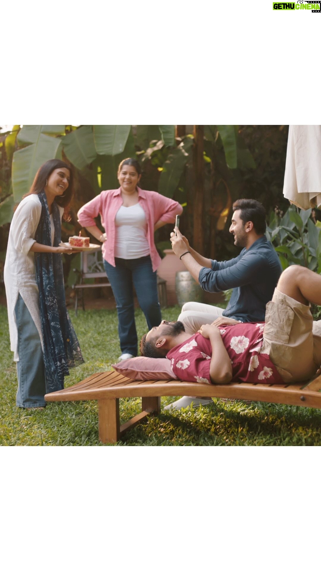 Shakun Batra - 4.2K Likes - Join the gang 15 years later for an unforgettable evening of nostalgia with Sid, Ayesha, Rishi, and Lakshmi. 🌴🌊
#wakeupsid #goalife
Brand: @oppoindia
Creative Agency: @lifeatfamous
Production House: @jouska.films
Director: @shakunbatra
Executive Producer: @shakunbatra & @simranbakshi02
DOP: @shivendukudalkar
Production Designer (@agape_pd): @vivekarachelbanja
Artist: #Ranbirkapoor @konkona @namitdas @shikhatalsania
1st AC: Vishnu Hari
1st AD: Jacob Mathew
Associate producer: @zerab30
Associate producer: @_ankitnayar
Line Producer: @manishsharmma & @nitz_drivetime
DA: @karankrkapoor
DA: @sameeha.sabnis
2nd AD: @hotchocolateandcroissant
2nd AD: @shubhamvijayy
Production manager: @kishorpawar8011 & Ajay Bhatia
Production Assistant: @im_tejust
Costume Designer: @mehmz
Asst costume designers: Shubhani Shetty, Shareen
Makeup: @makeupby_mahimawachher
Hair: @ayeshadevitre
Casting Director (Secondary cast): Vibhu Gupta & Abhishek Agarwal
Associate Production Designer: nehapednekar
Art director: Ashok Biswas
Set Dresser: Ankita Parihar
Graphic Designer/Sourcing: Isha Jain
Set Dresser: Mayur Sondagar & Mani Arjun Chaturvedi
Camera 2nd unit: @manishusapkar
BTS: @unneesbeesfilms
Post Producer: @nitin_gupta_88
Offline editor: @niteshbhatia.25
Online Artist: Sumanth David
Grade studio: @nubestudio.in
Grade-Artist: Navin Shetty
Original song: Wake up Sid
Original composers: @shankarehsaanloy
Additional Music composed by: @sukhamritsachin
Guitars: @chandreshkudwa
Sound Engineer: @nevillethedeville
Sound studio: @tonicthesoundfactory
Online Artist: Hardik Joshi
Post Supervisor: Dhrupad Tudiya
Grade studio: @officialprimefocus
Spot: Riyaz, Irshad & team
RANBIR’S ENTOURAGE
Manager: @nandita_sachdev
Costume: @usaamahsiddique
Makeup: @naik8844
Hair: @ajaykaloya.hair
KONKONA’S ENTOURAGE
Manager: @urvashizala @henal.shah98
Costume: @damini_styles
Makeup: @tenzinseldon_____
Hair: @hairbyykaushall
NAMIT’S ENTOURAGE
Agency: @rinkentertainment
Manager: Tej Gill
Costume: @tiamampilly
Makeup: @bhaskar_makeupartist
Hair: @shivaay_the_name
SHIKHA’S ENTOURAGE
Manager: @teertas
Costume: @tiamampilly
Make up: @divyashetty_
Goa Footage: Shoaib Khan
