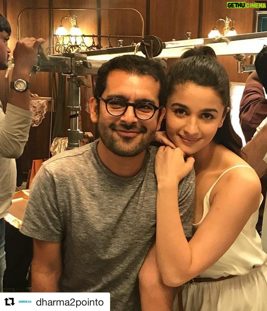 Shakun Batra - 4.2K Likes - #Repost @dharma2pointo (@get_repost)
・・・
@aliaabhatt and @shakunbatra pose for a quick snap during our latest ad shoot #BehindTheScenes